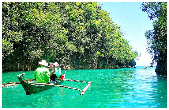Bojo River Cruise in Aloguinsan is one of the best ecotourism projects in Cebu. Image Credit: www.lovemindanao.com